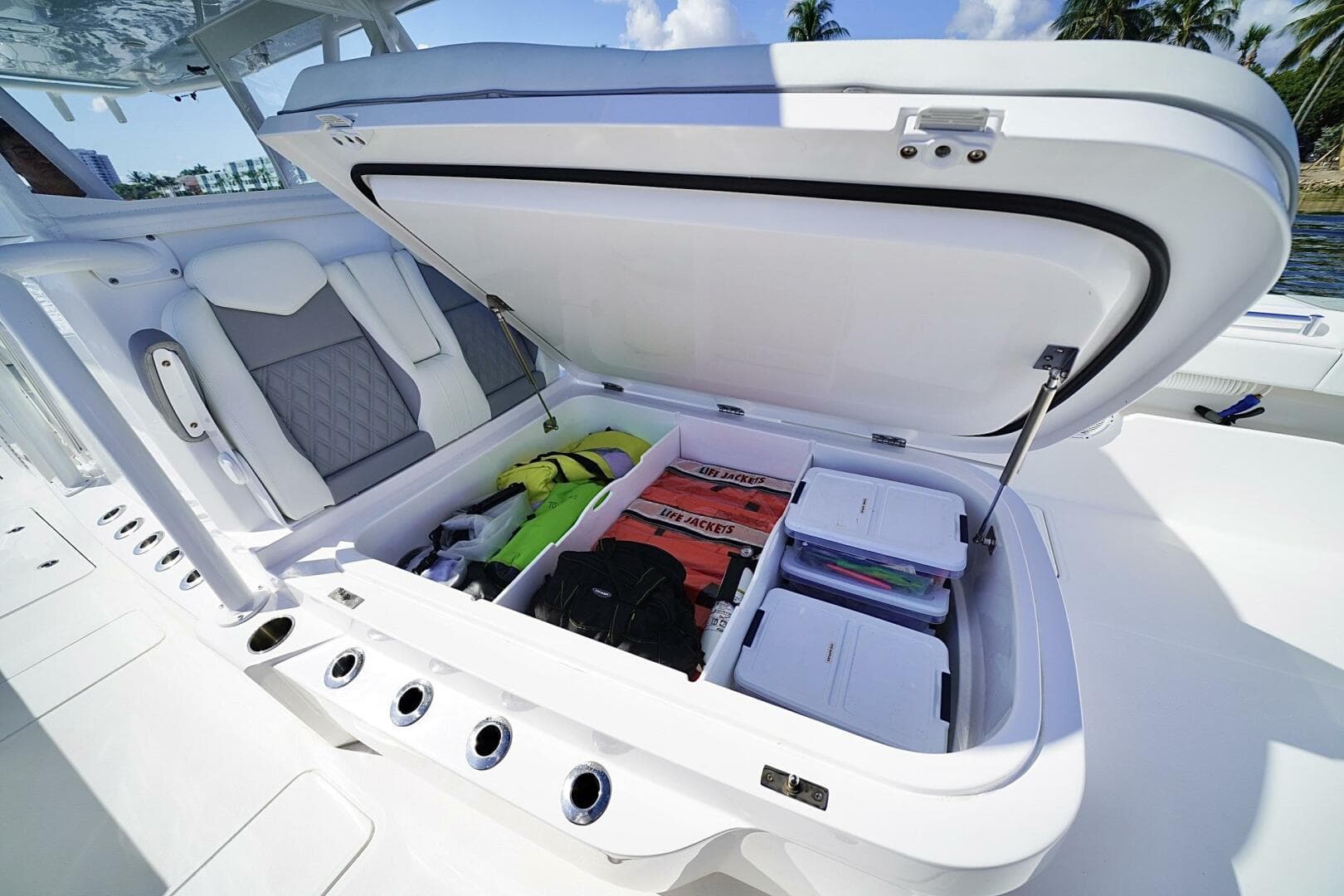 2024 Invincible Catamaran — photo 13