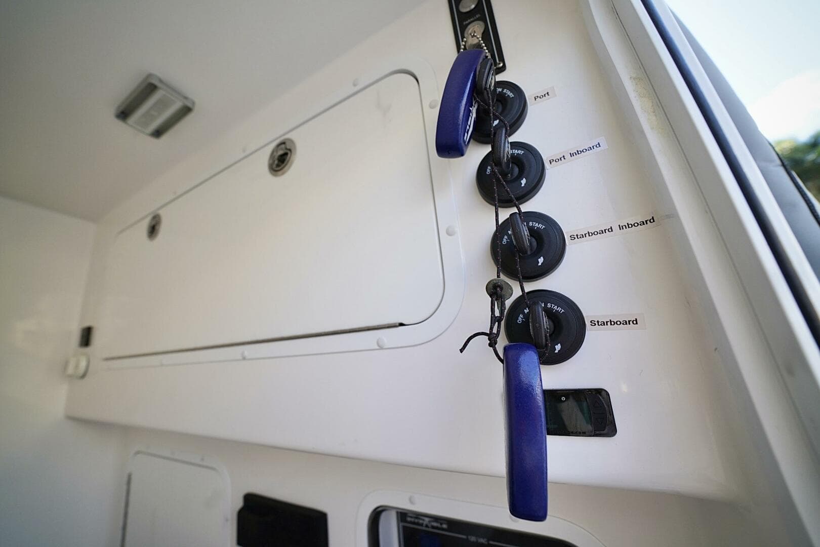 2024 Invincible Catamaran — photo 17