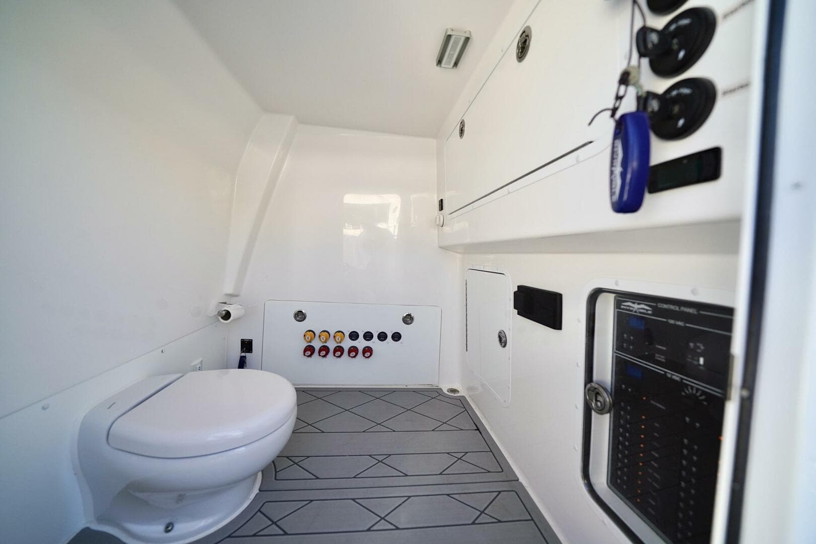 2024 Invincible Catamaran — photo 15