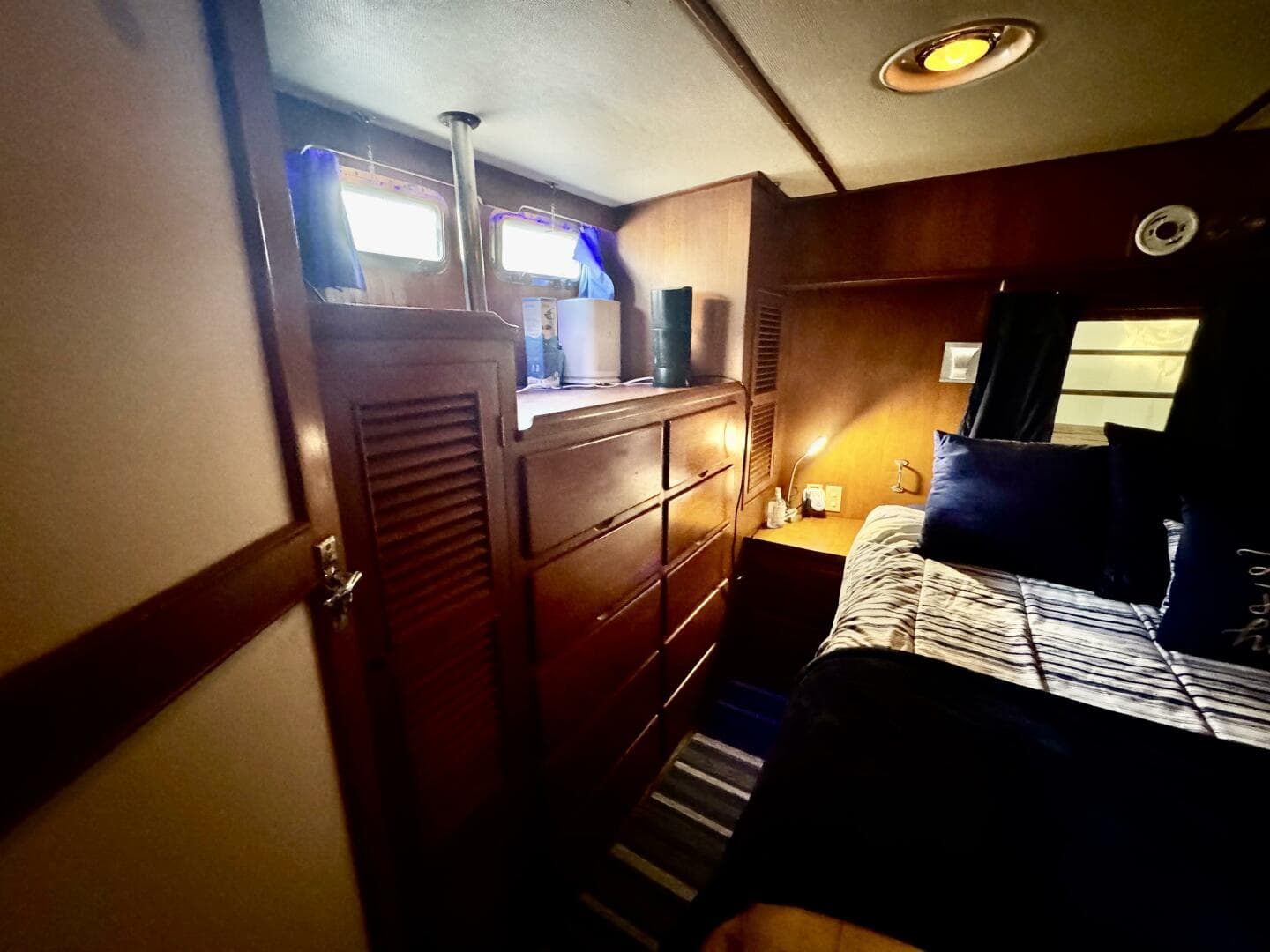 1986 Marine Trader 47 Tradewinds — photo 37