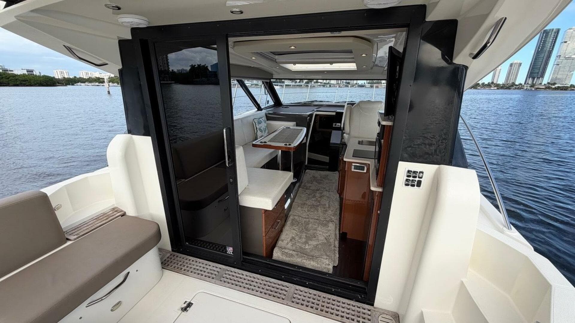 2019 Carver C34 — photo 21