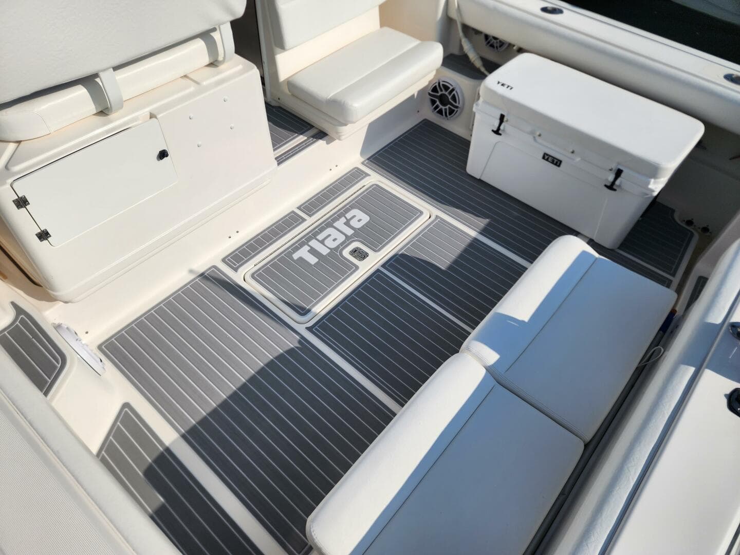 2001 Tiara Yachts 3500 Open — photo 4