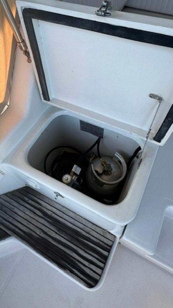 2000 Mainship Pilot 34 — photo 21