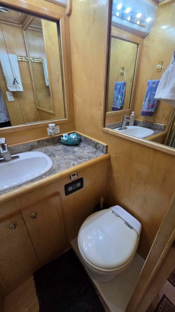 1998 Navigator 5300 — photo 76