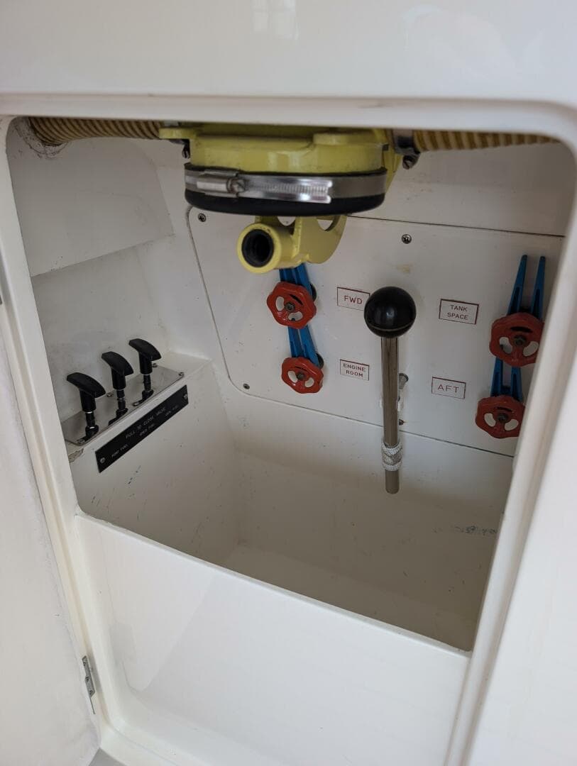 1998 Viking Princess Sport Cruiser — photo 90