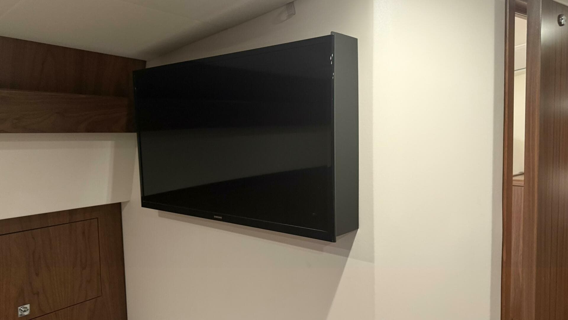 2020 Hatteras GT 45 Express — photo 40