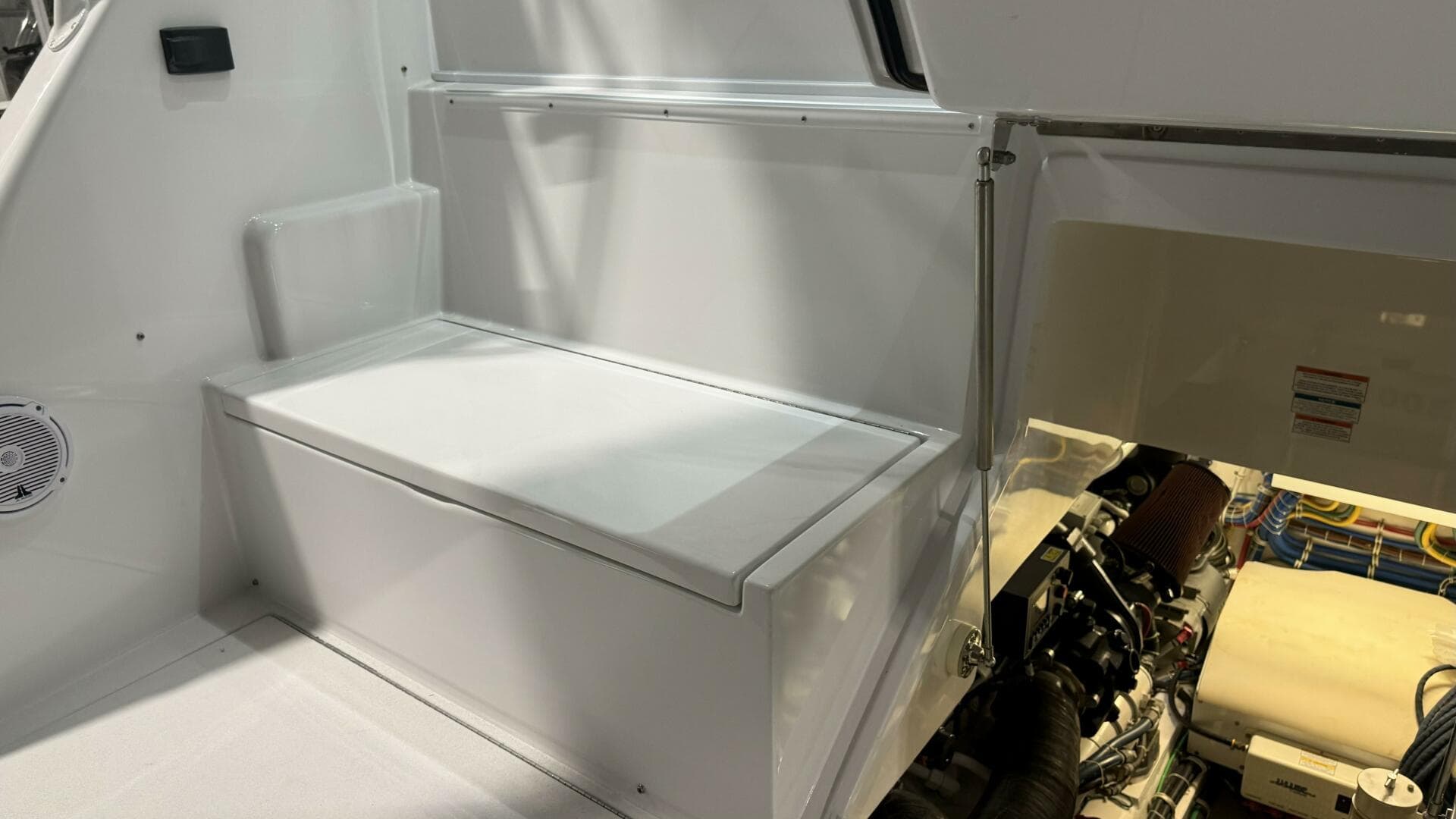 2020 Hatteras GT 45 Express — photo 34