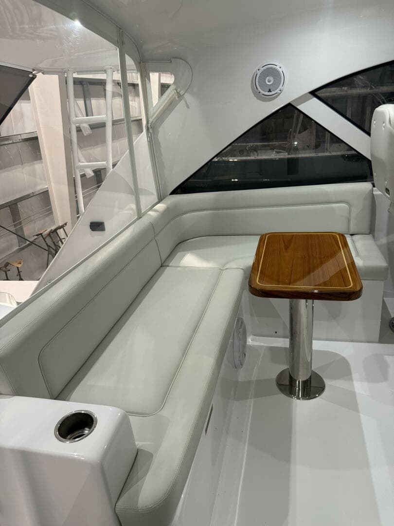 2020 Hatteras GT 45 Express — photo 38