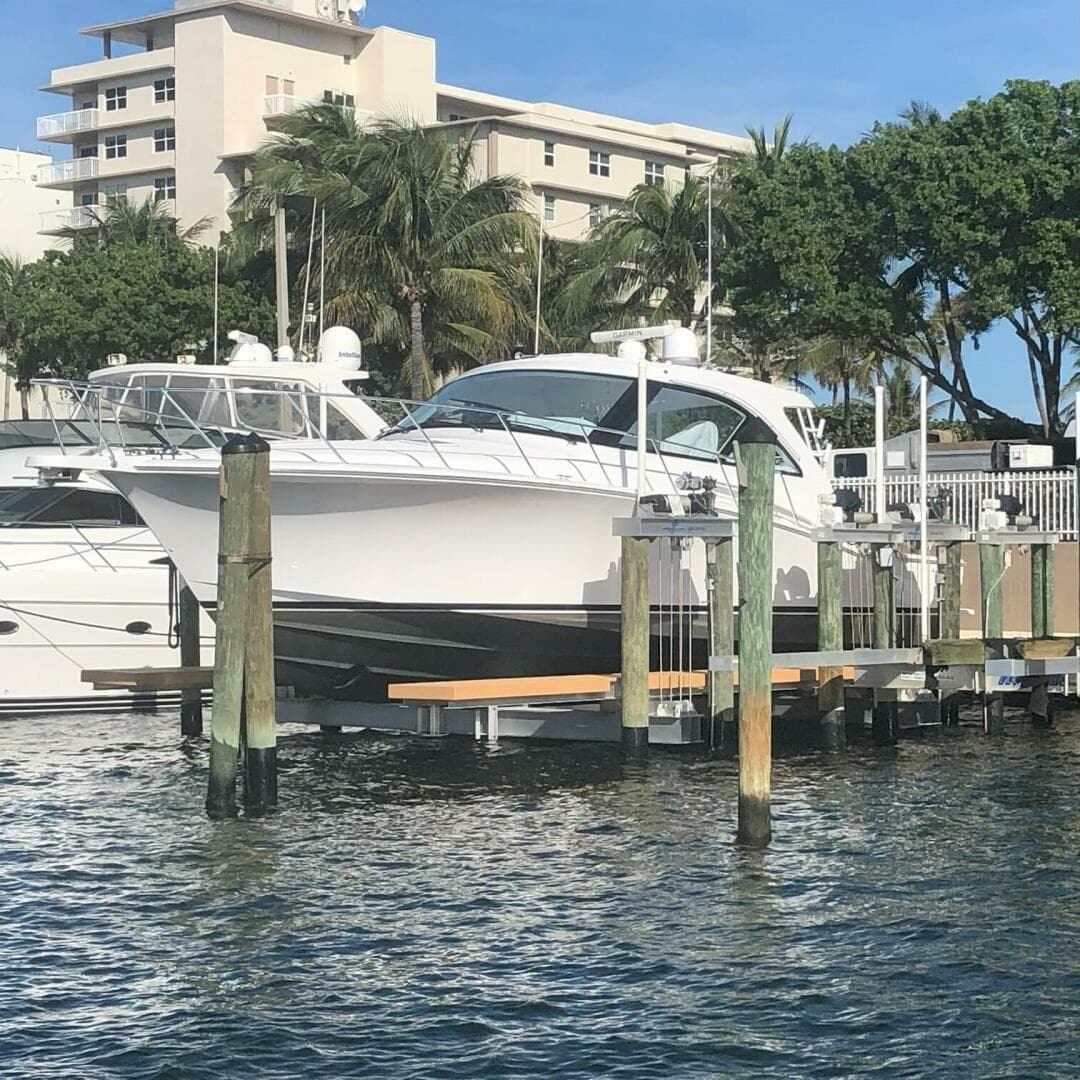2020 Hatteras GT 45 Express — photo 4
