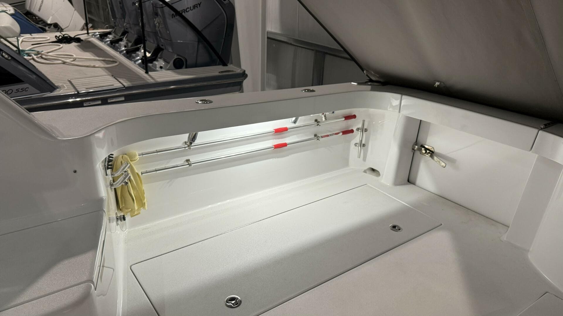 2020 Hatteras GT 45 Express — photo 32