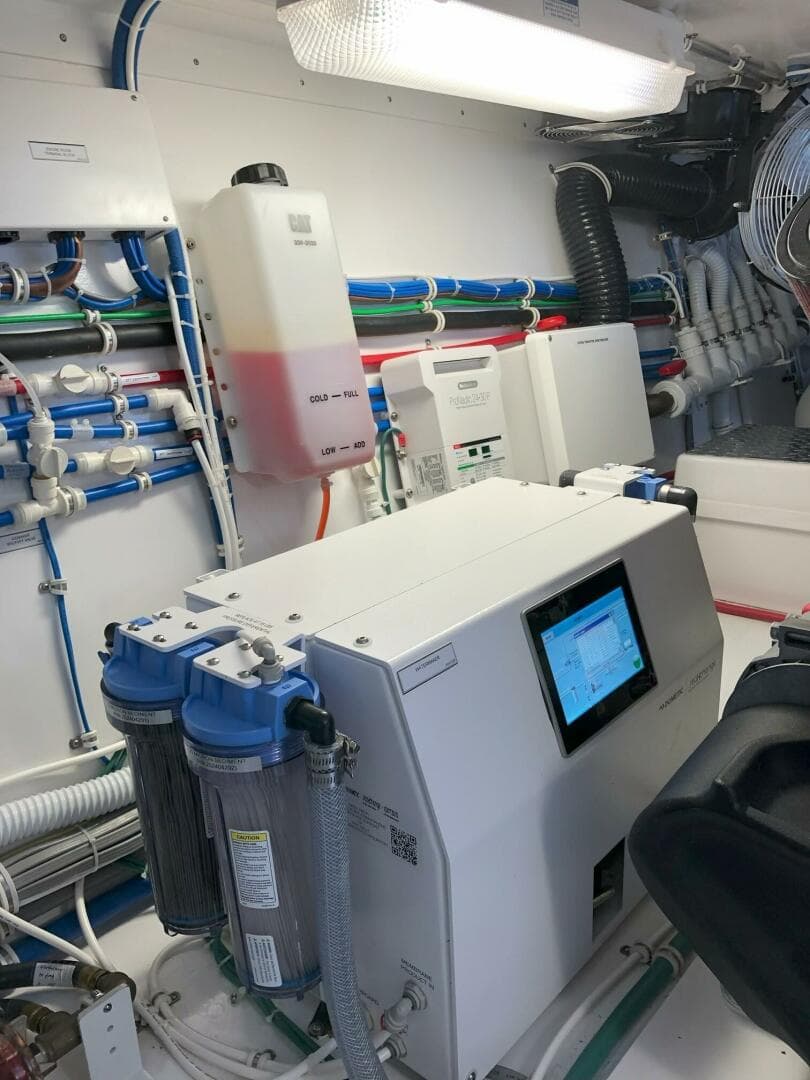 2020 Hatteras GT 45 Express — photo 53