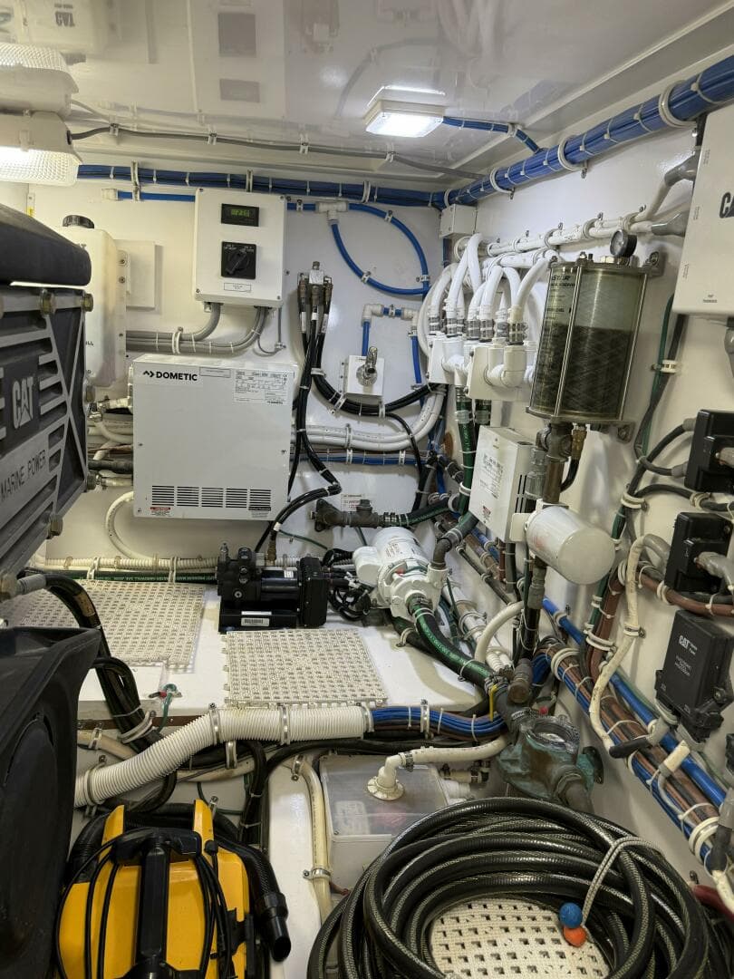 2020 Hatteras GT 45 Express — photo 46