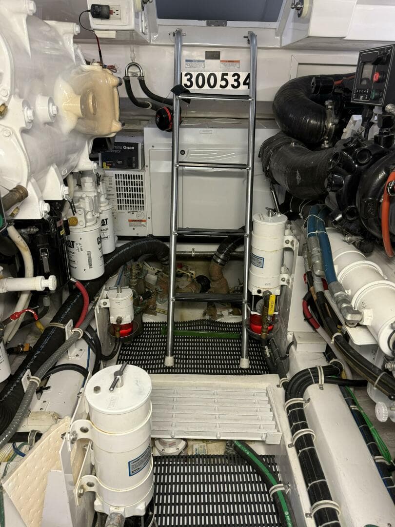 2020 Hatteras GT 45 Express — photo 51