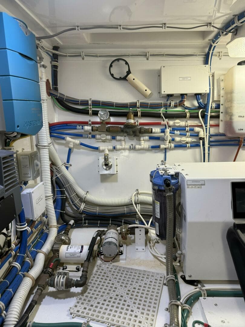 2020 Hatteras GT 45 Express — photo 49