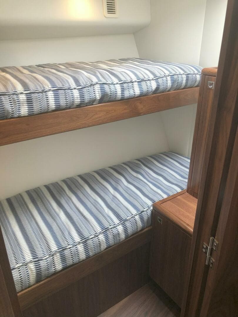 2020 Hatteras GT 45 Express — photo 45