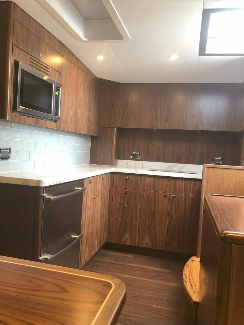 2020 Hatteras GT 45 Express — photo 25