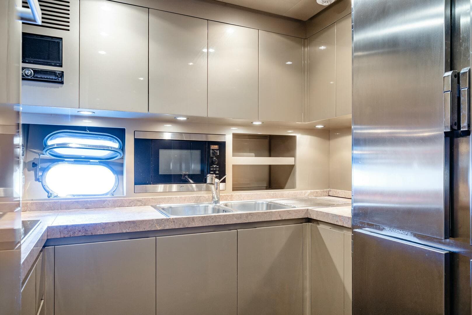 2010 Leopard 27 Sport — photo 45