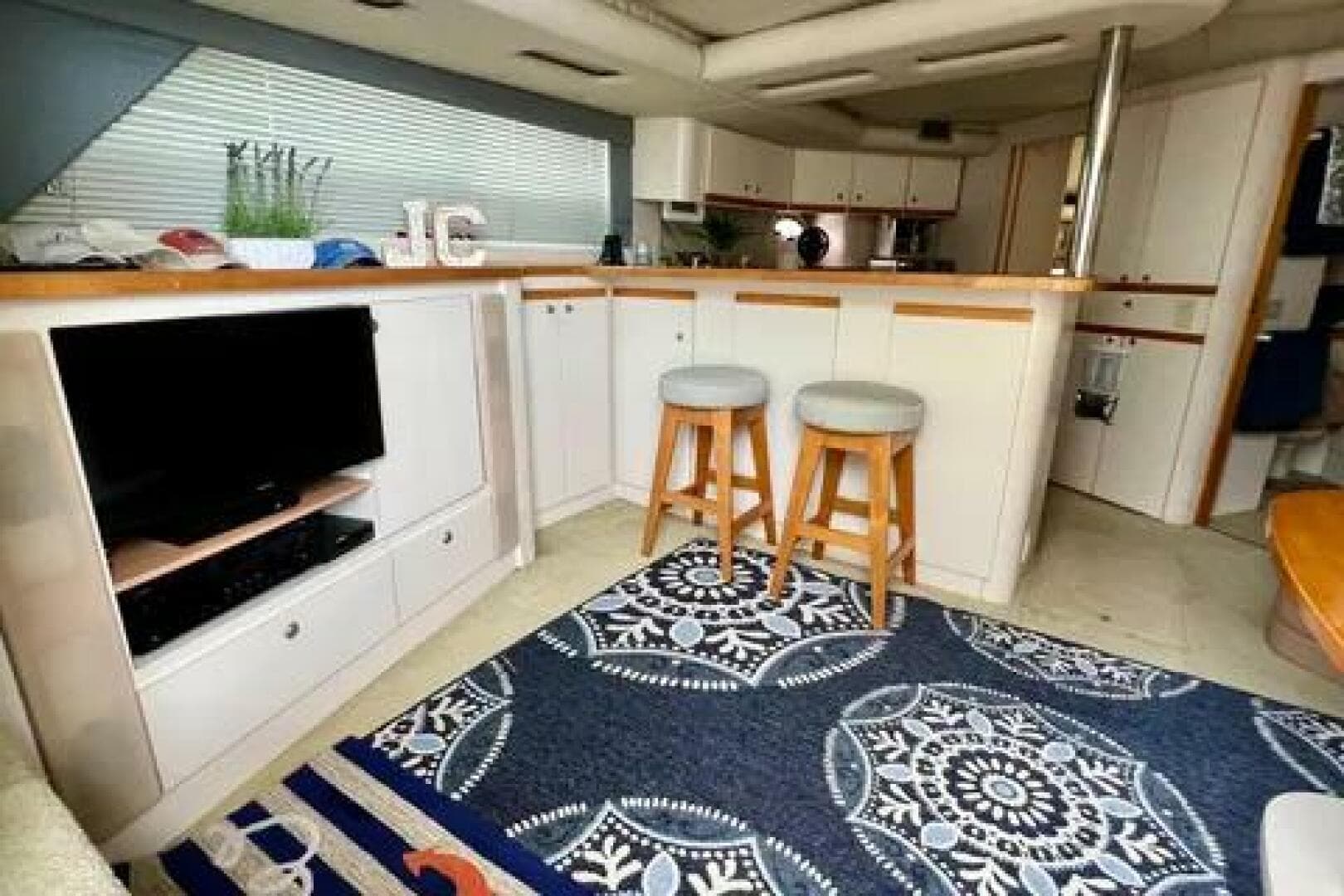 1996 Cruisers Yachts 4285 Express Bridge — photo 22