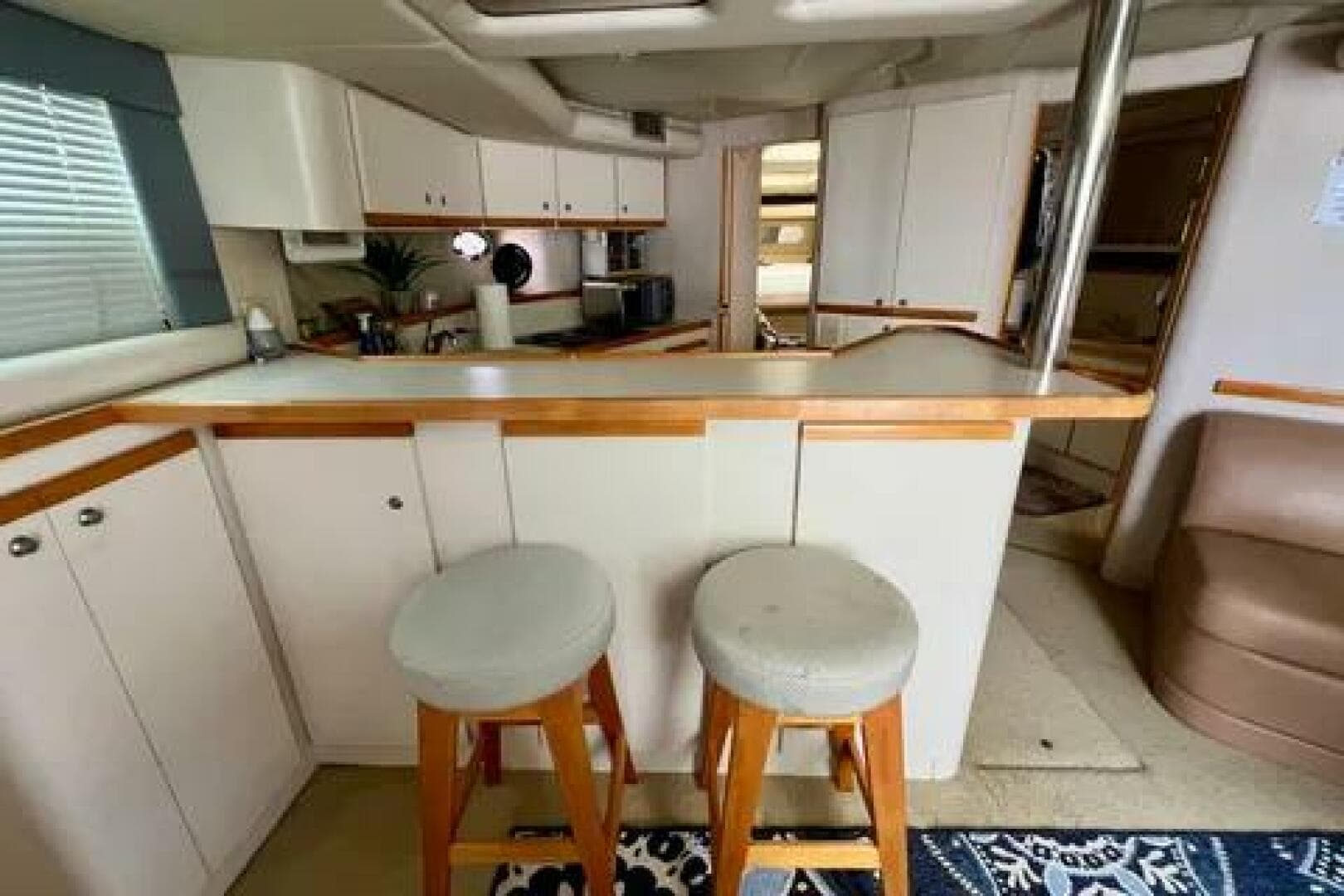 1996 Cruisers Yachts 4285 Express Bridge — photo 19