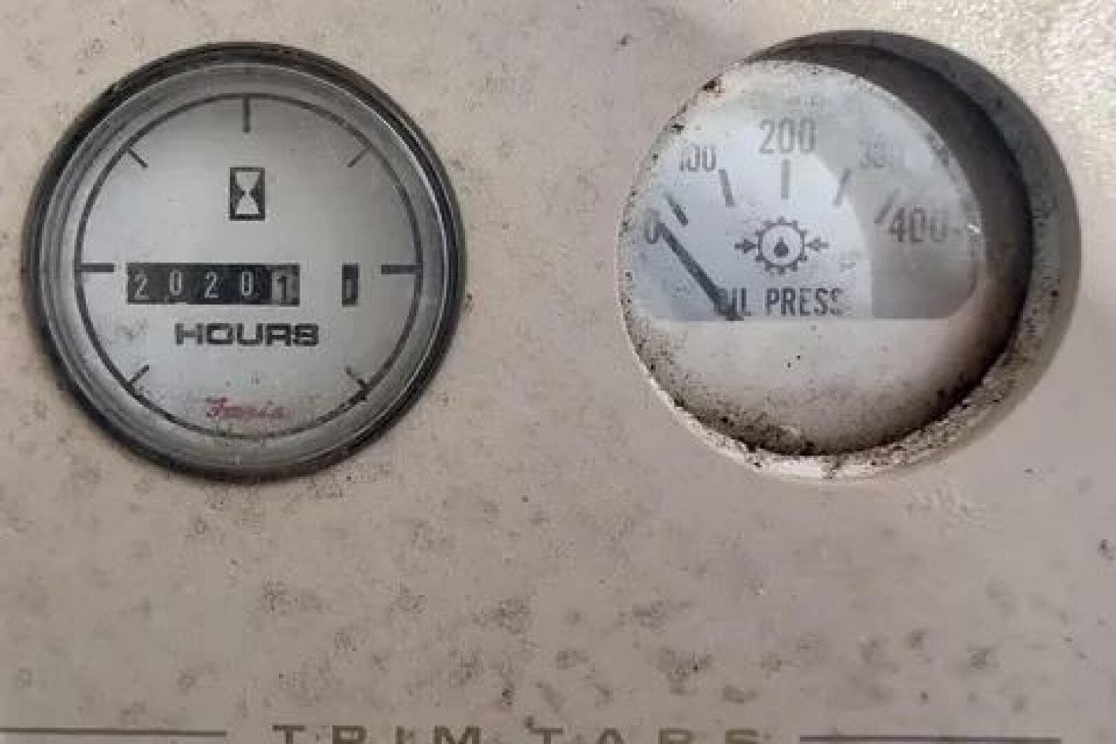 1996 Cruisers Yachts 4285 Express Bridge — photo 5