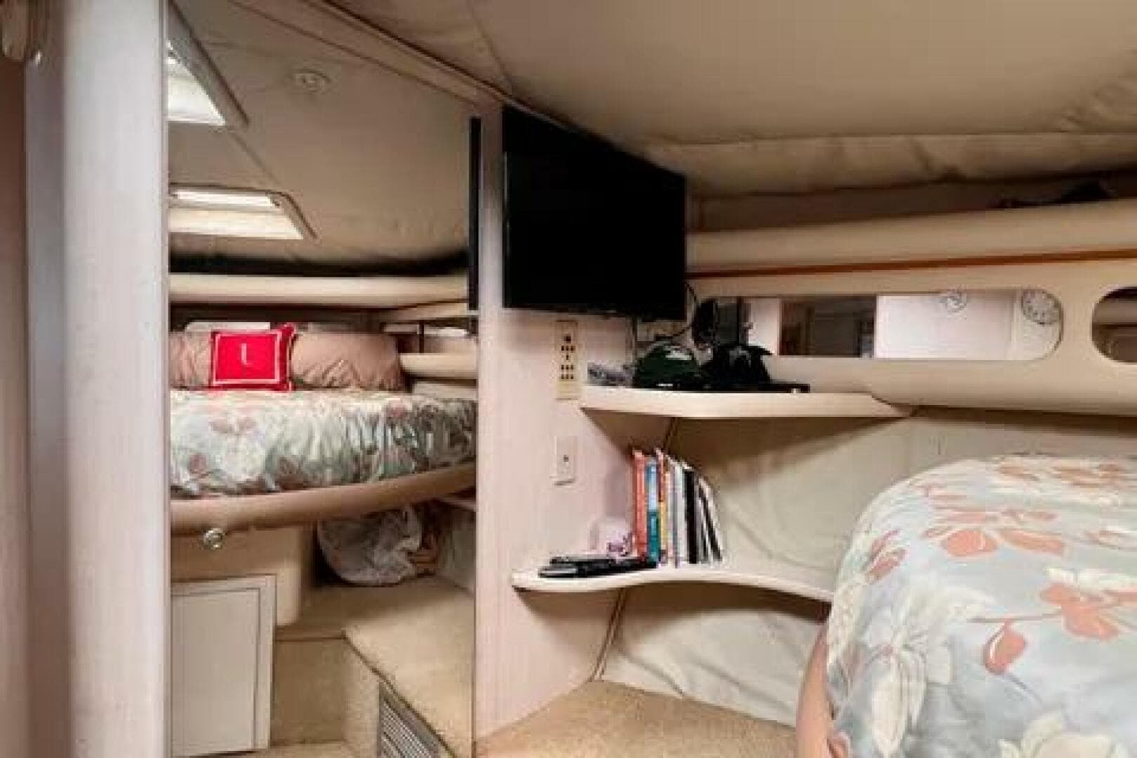 1996 Cruisers Yachts 4285 Express Bridge — photo 14