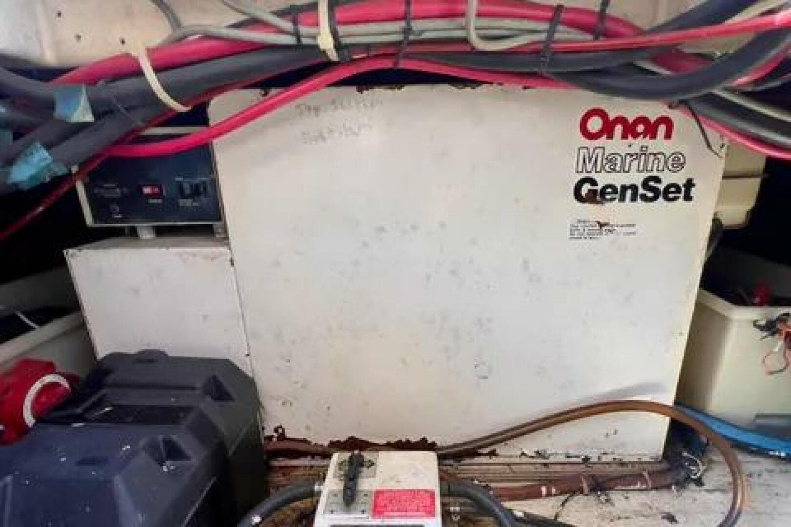 1996 Cruisers Yachts 4285 Express Bridge — photo 31