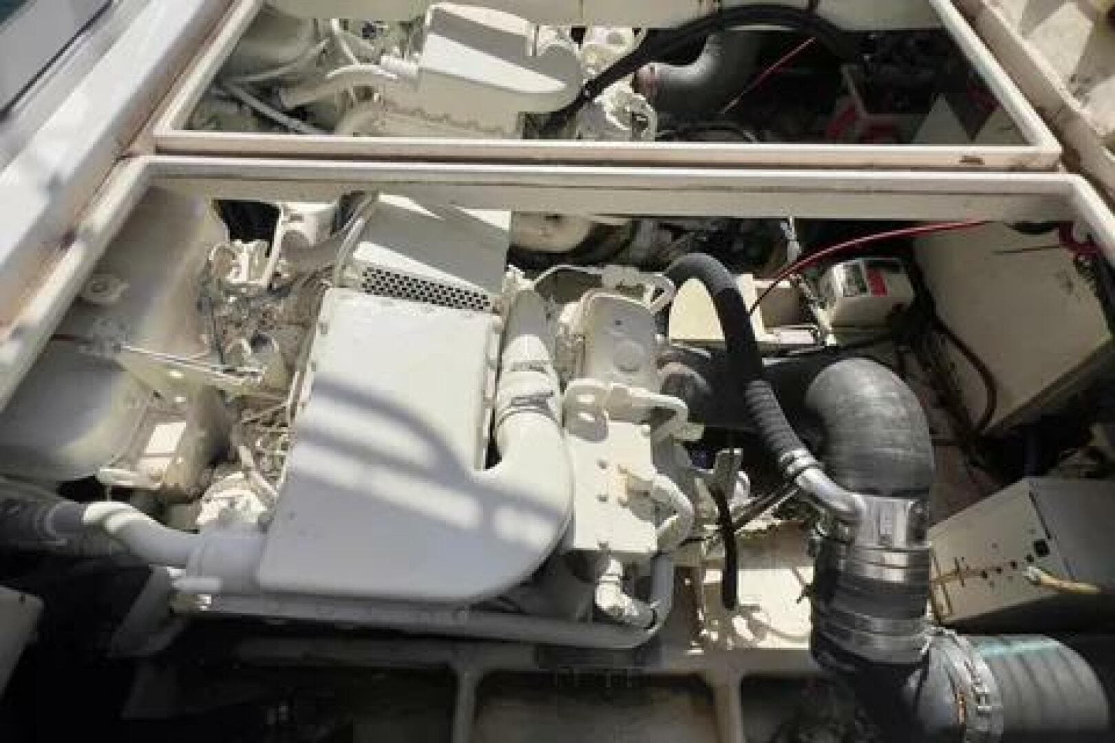 1996 Cruisers Yachts 4285 Express Bridge — photo 3