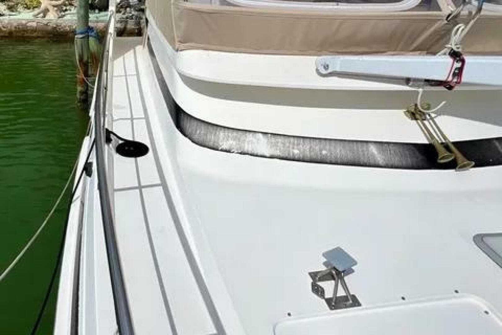 1996 Cruisers Yachts 4285 Express Bridge — photo 10