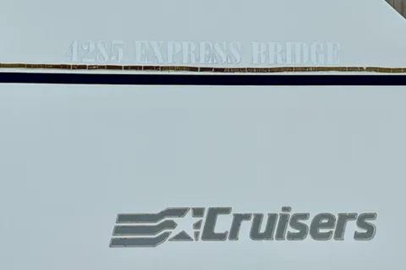 1996 Cruisers Yachts 4285 Express Bridge — photo 6