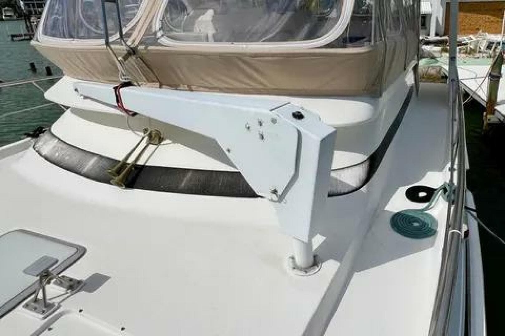 1996 Cruisers Yachts 4285 Express Bridge — photo 11