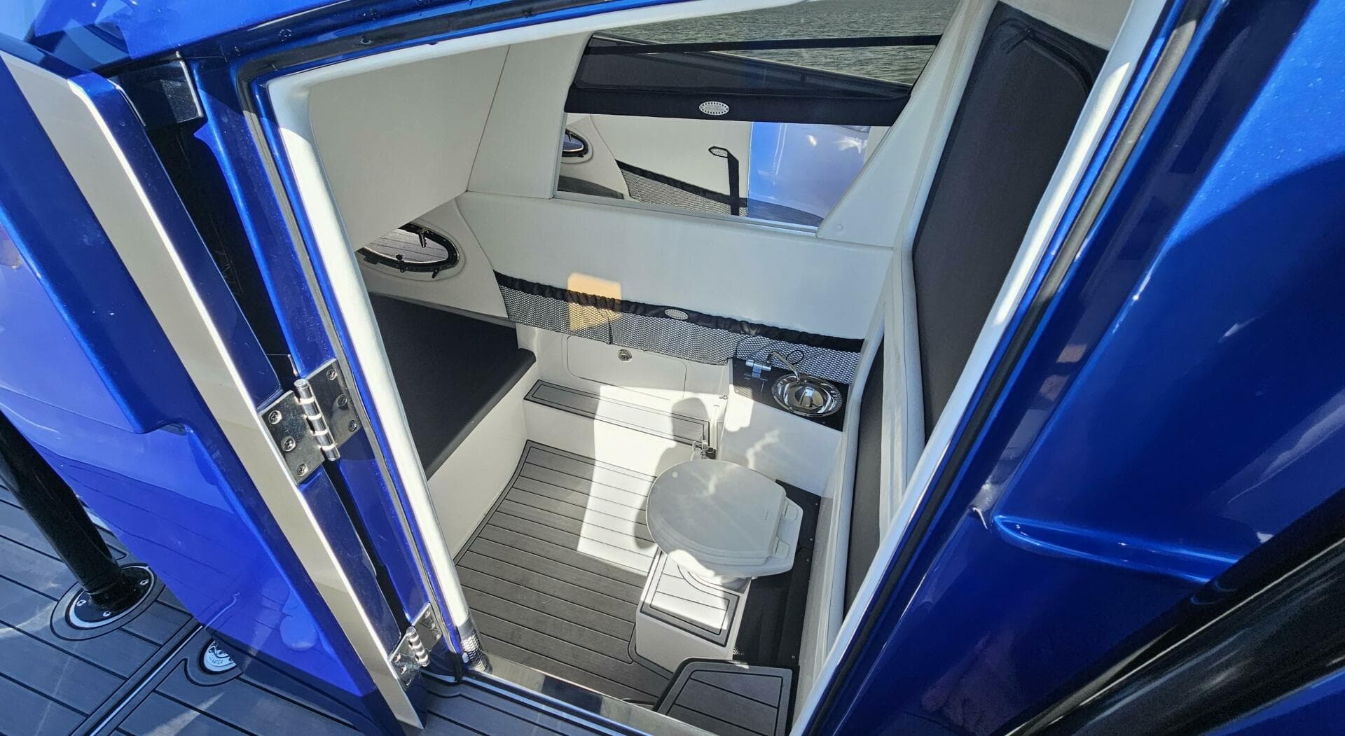 2024 Nor-Tech 390 Sport Center Console — photo 34