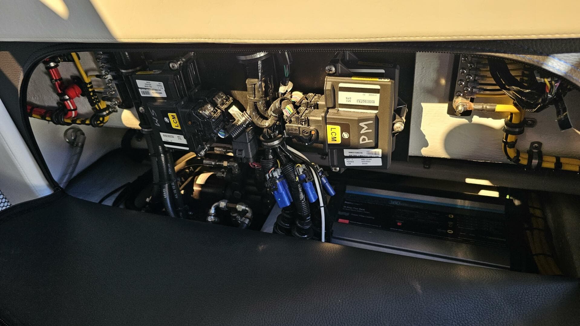 2024 Nor-Tech 390 Sport Center Console — photo 47