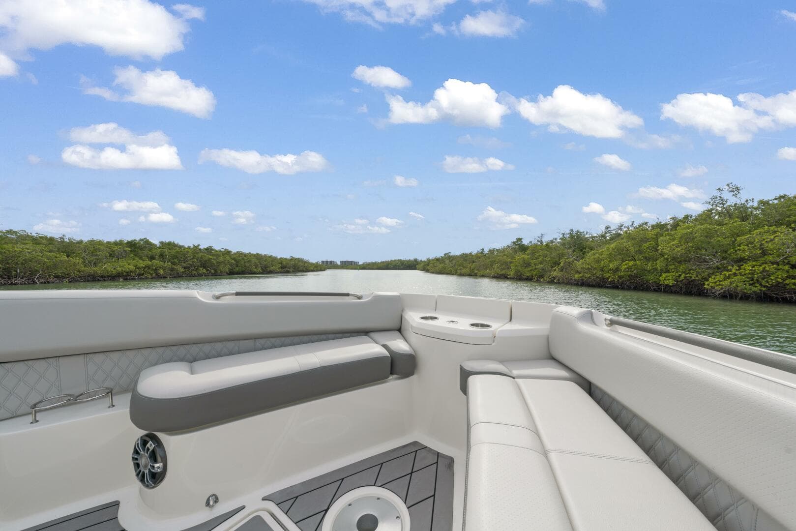 2022 Sea Ray Slx 400 Outboard — photo 23