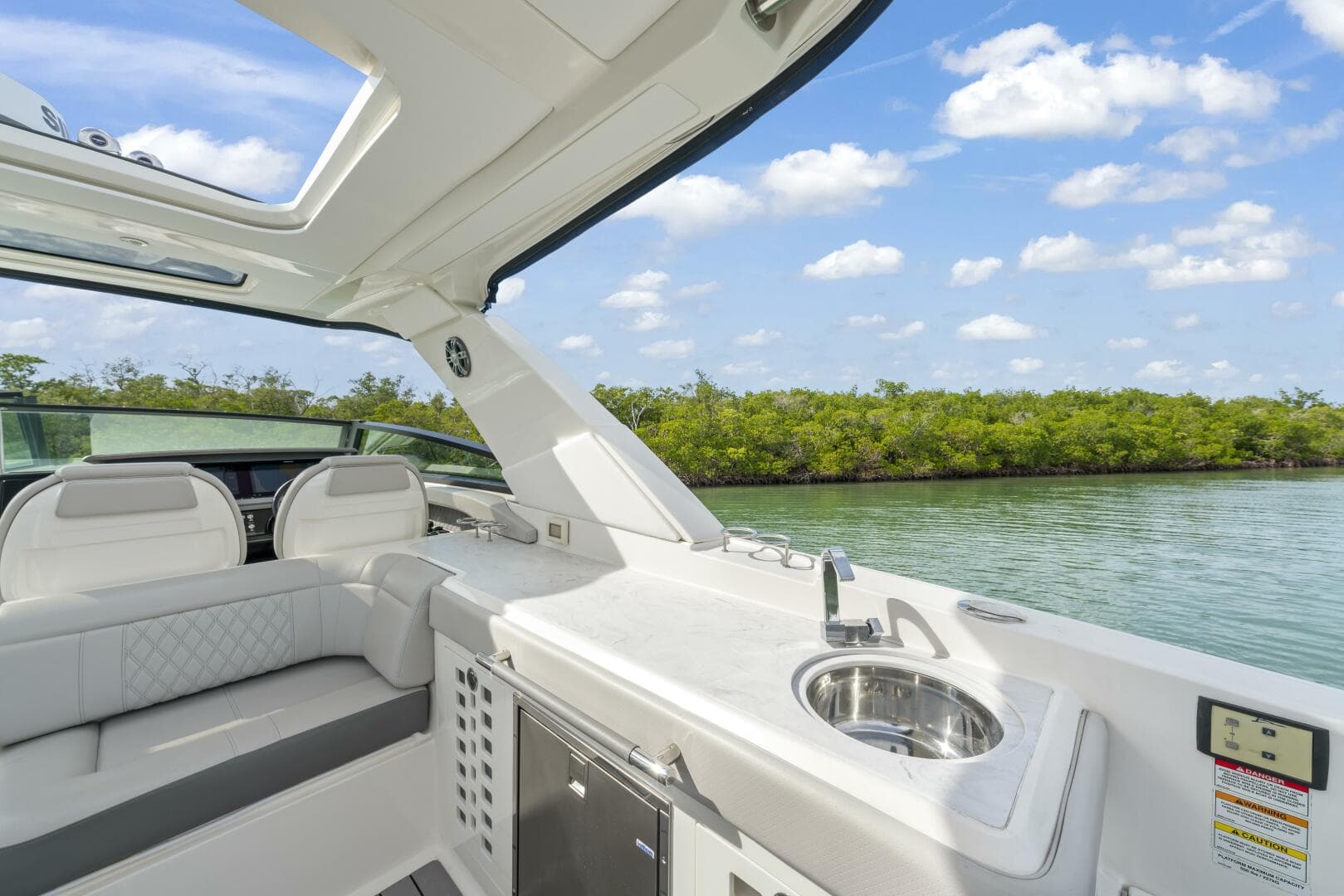 2022 Sea Ray Slx 400 Outboard — photo 30