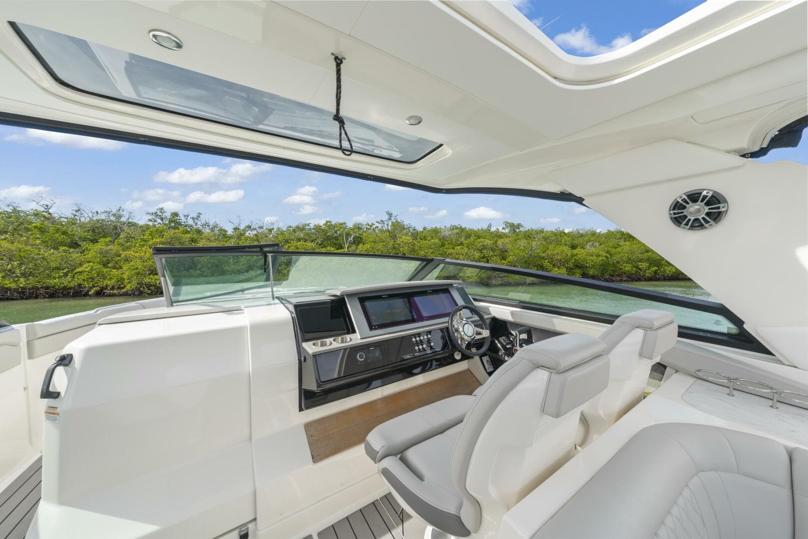 2022 Sea Ray Slx 400 Outboard — photo 26