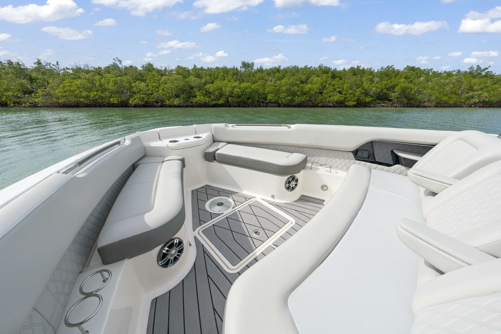 2022 Sea Ray Slx 400 Outboard — photo 19