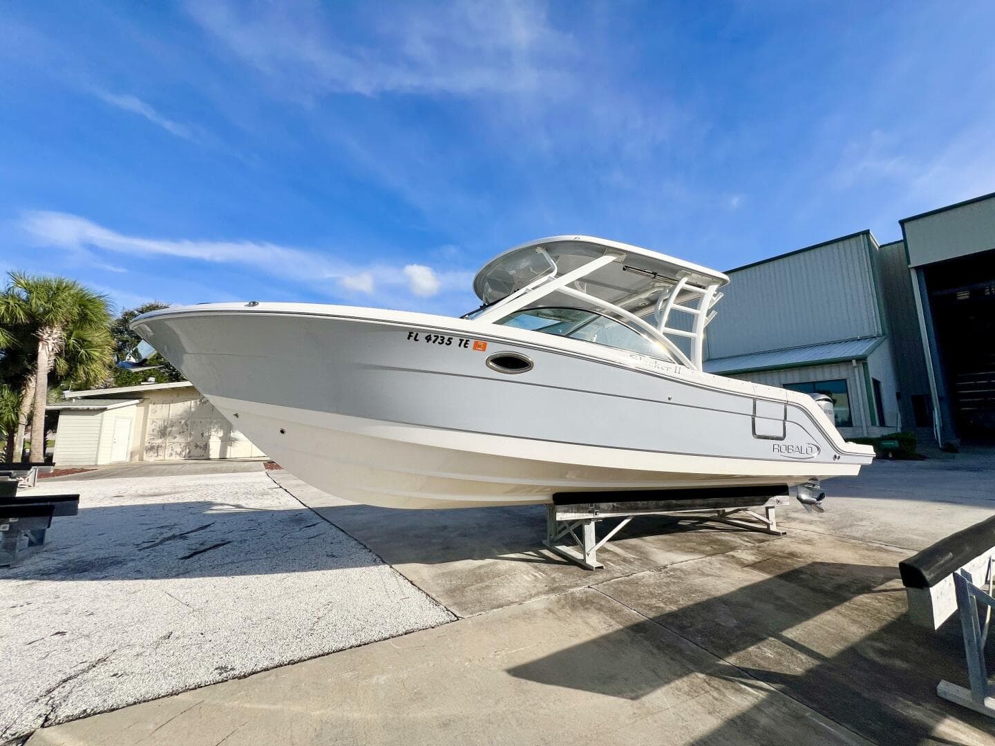 2021 Robalo R317 — photo 1