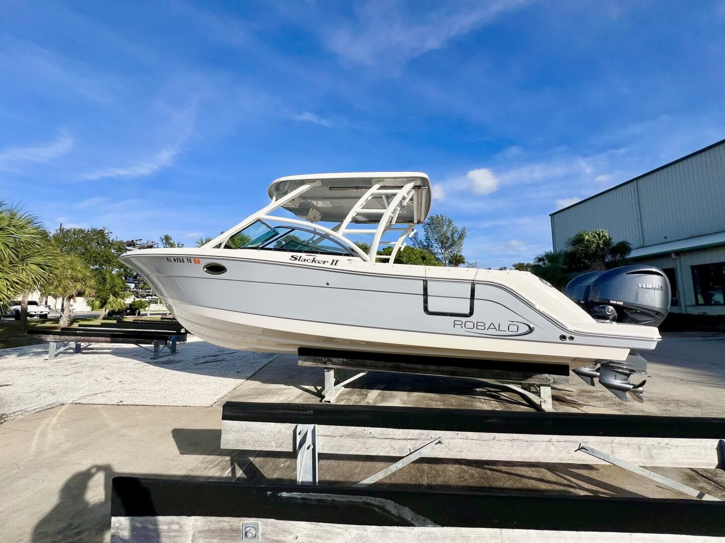 2021 Robalo R317 — photo 2