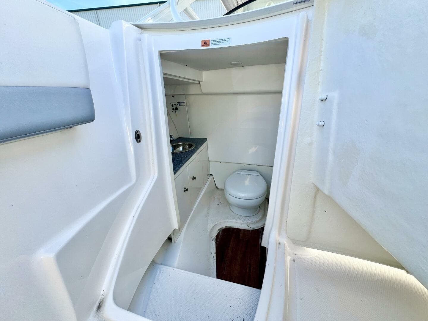 2021 Robalo R317 — photo 25