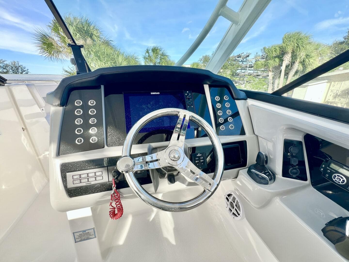 2021 Robalo R317 — photo 19
