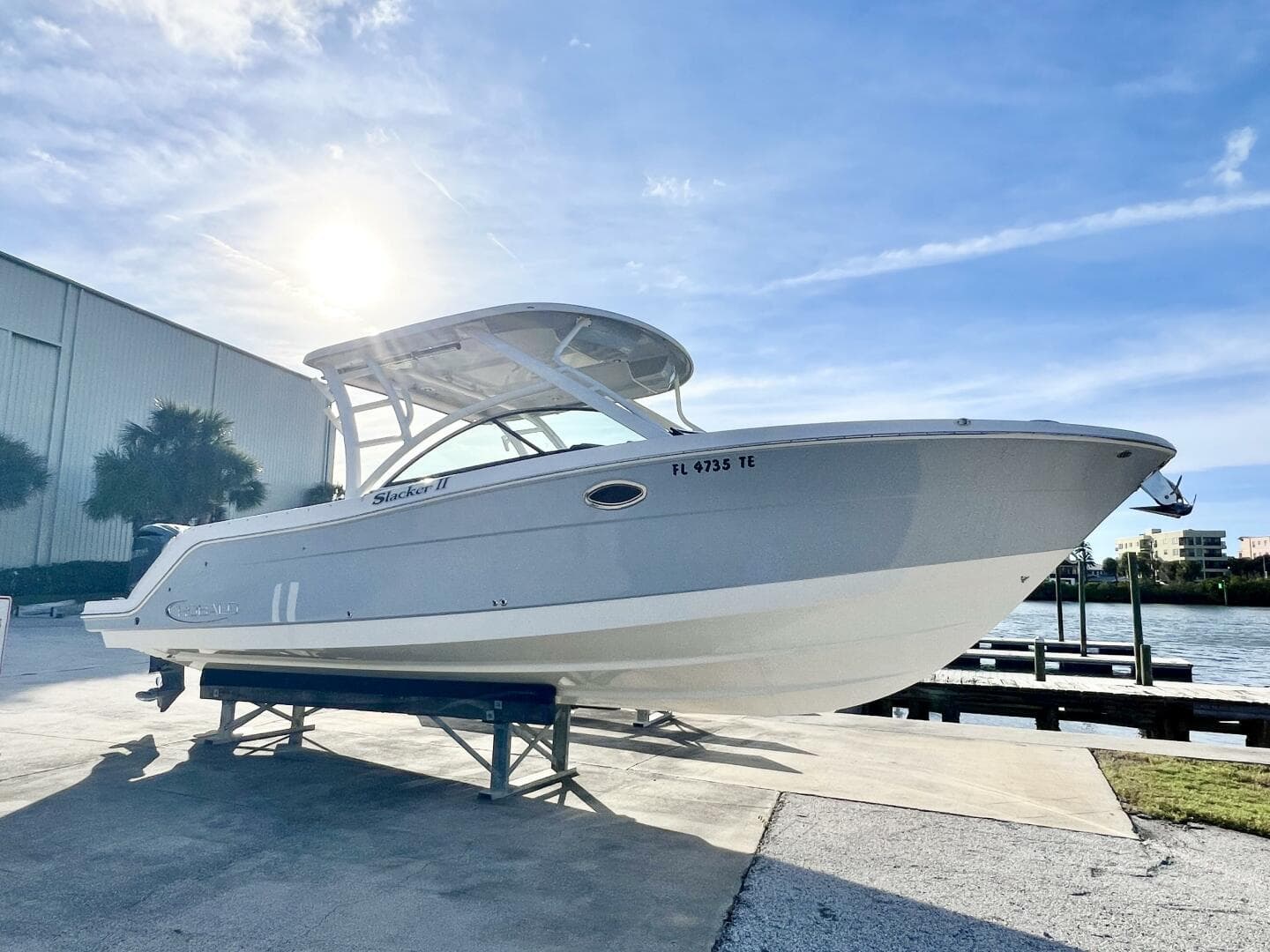 2021 Robalo R317 — photo 7