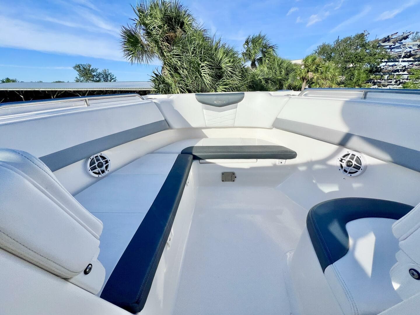 2021 Robalo R317 — photo 21