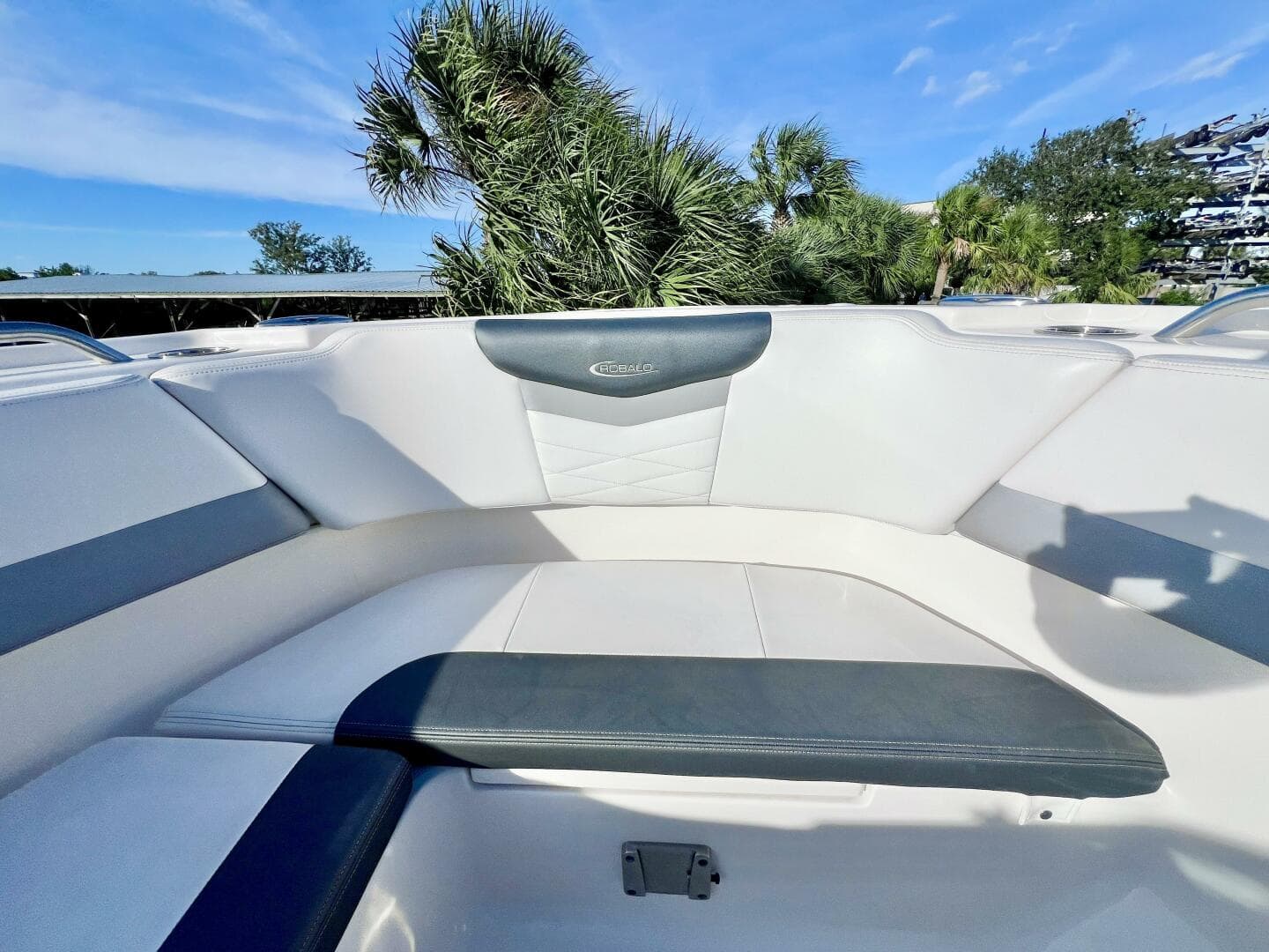 2021 Robalo R317 — photo 23