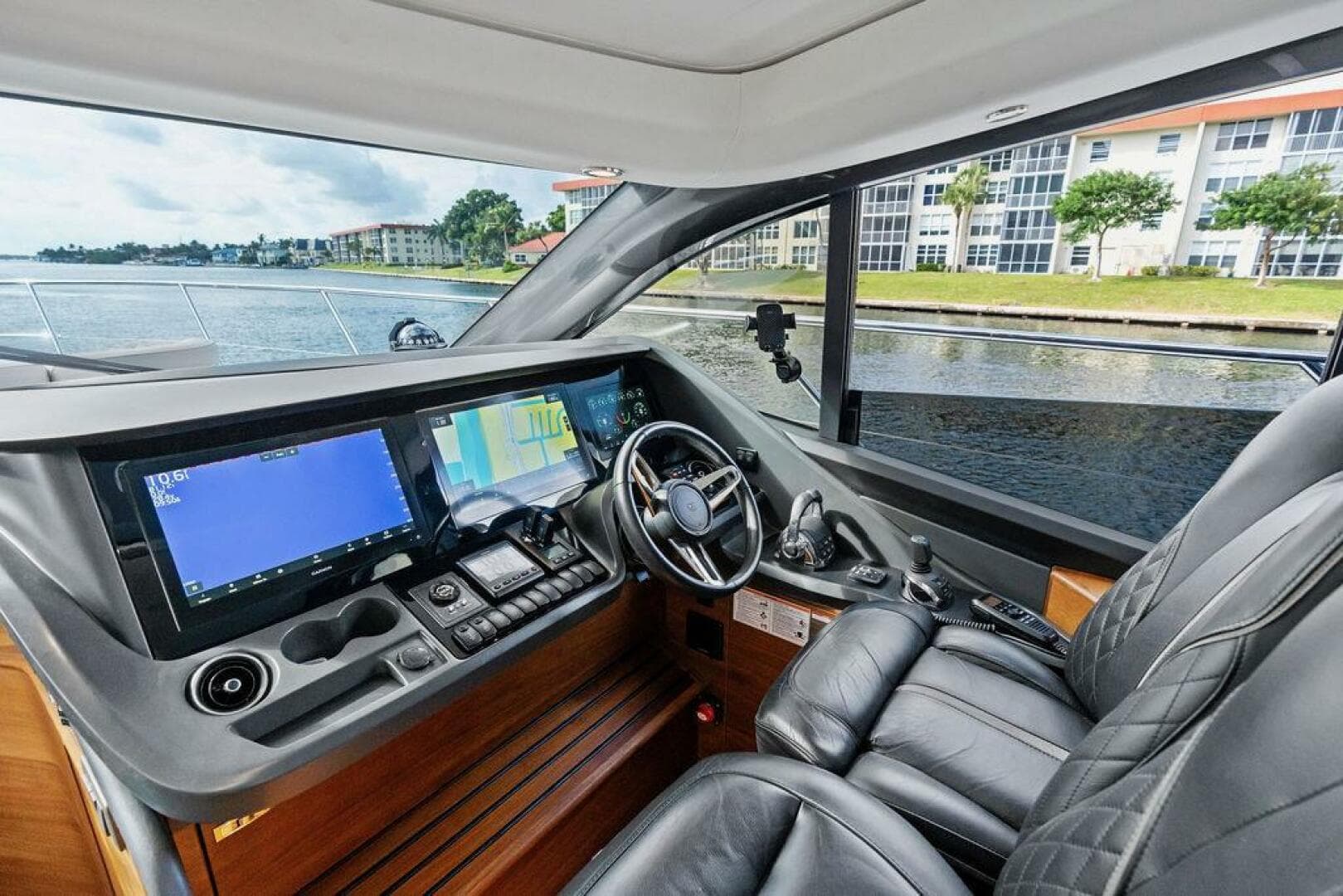 2021 Princess V55 — photo 47