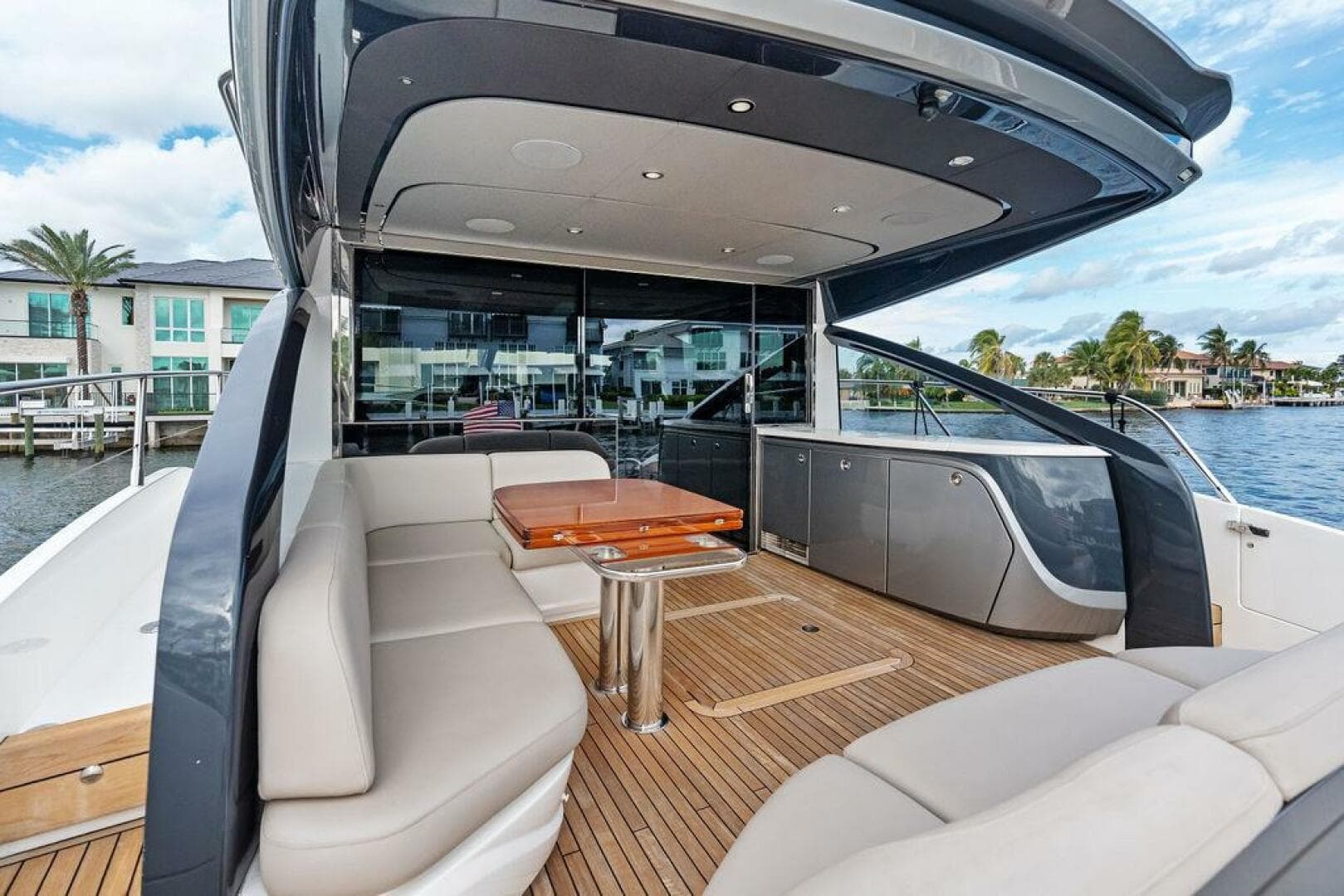 2021 Princess V55 — photo 18