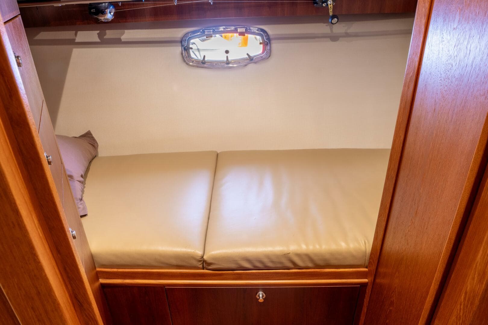 2015 Tiara Yachts 4300 Open — photo 15
