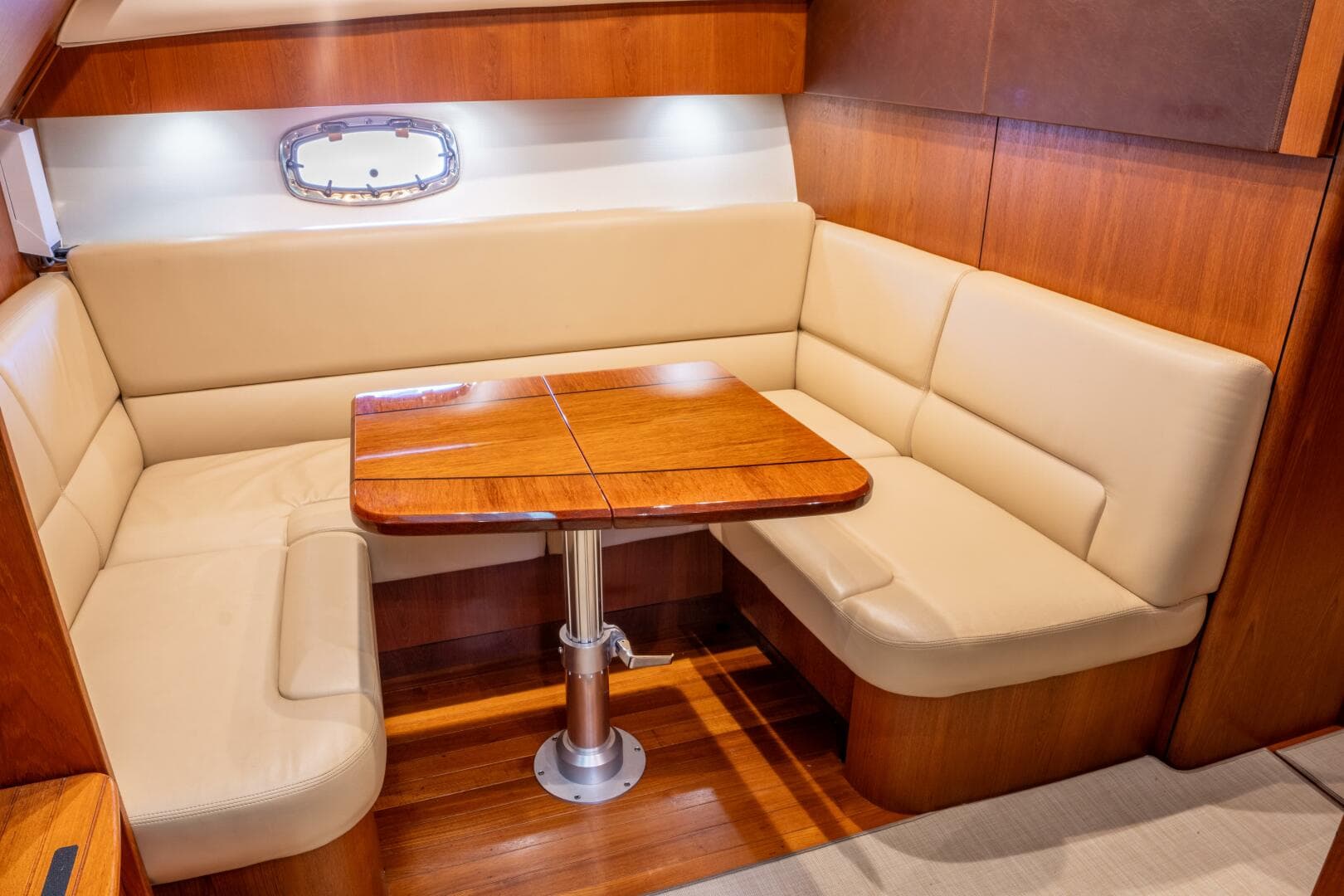 2015 Tiara Yachts 4300 Open — photo 6