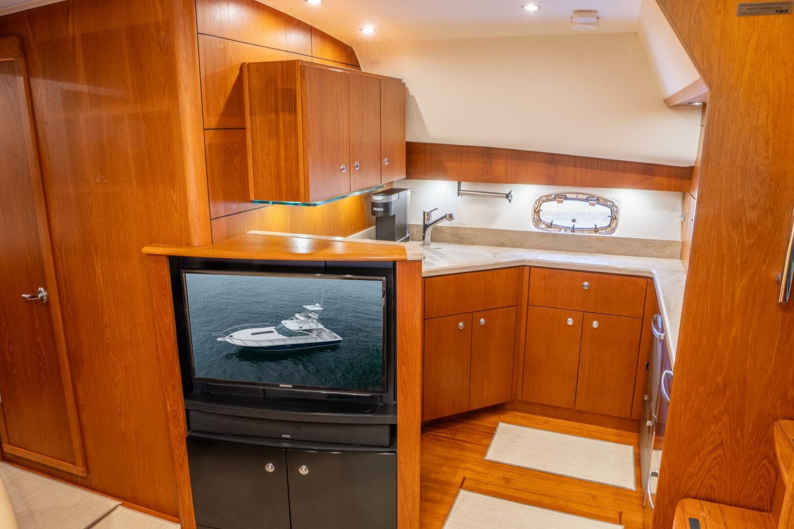 2015 Tiara Yachts 4300 Open — photo 10