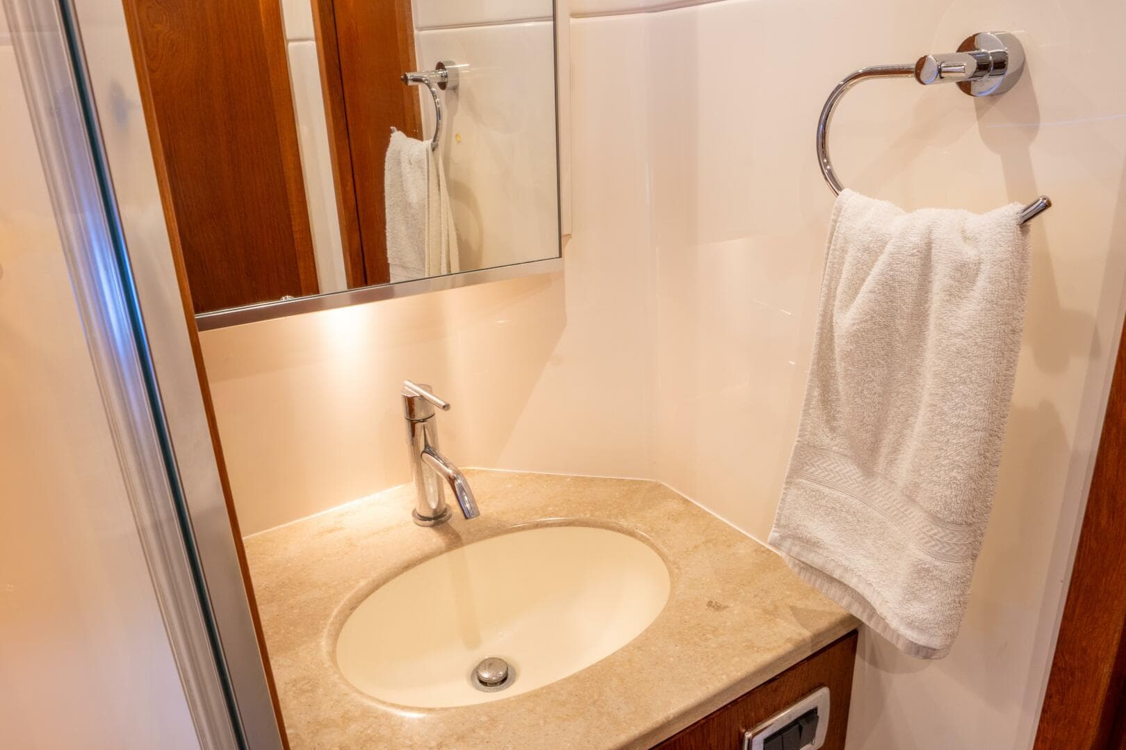 2015 Tiara Yachts 4300 Open — photo 13