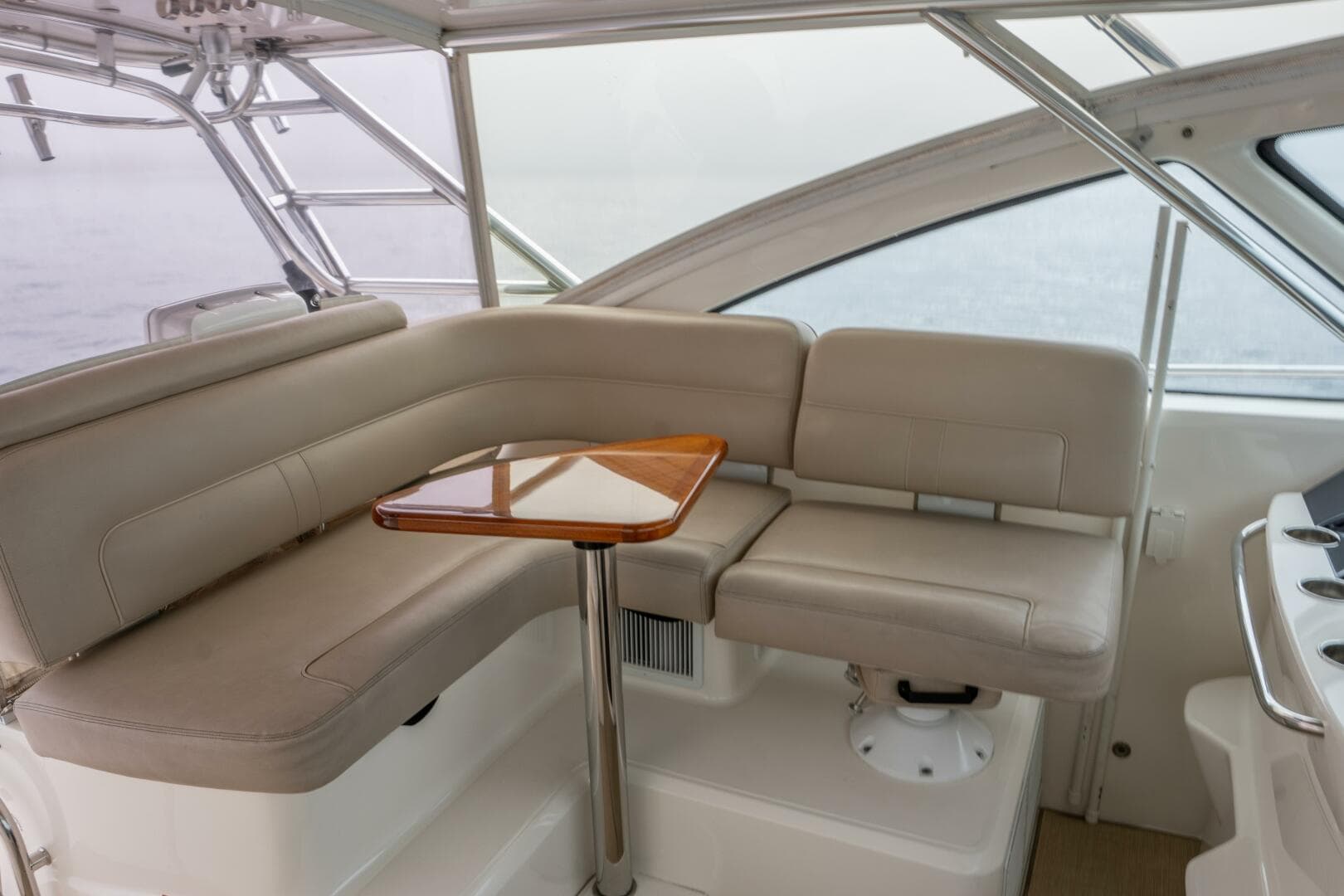 2015 Tiara Yachts 4300 Open — photo 19